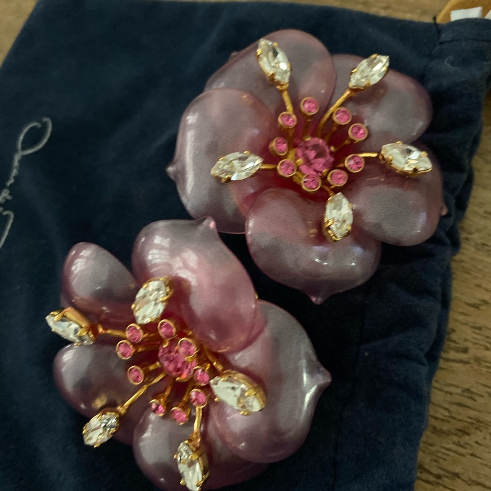 Mui mui flower clip on earrings pink! - Picture 3 of 5